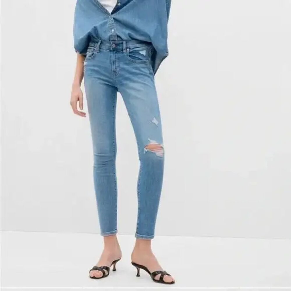 GAP Mid Rise Distressed Jeans. Size 30